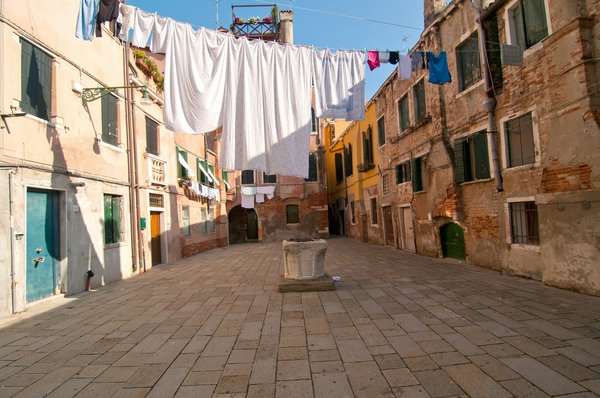 Quels sont les itinéraires les plus pittoresques pour un road trip à travers l'Irlande?